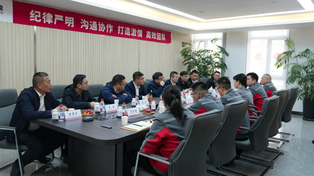 吉利商用车集团莅临微玩体育物流进行交流